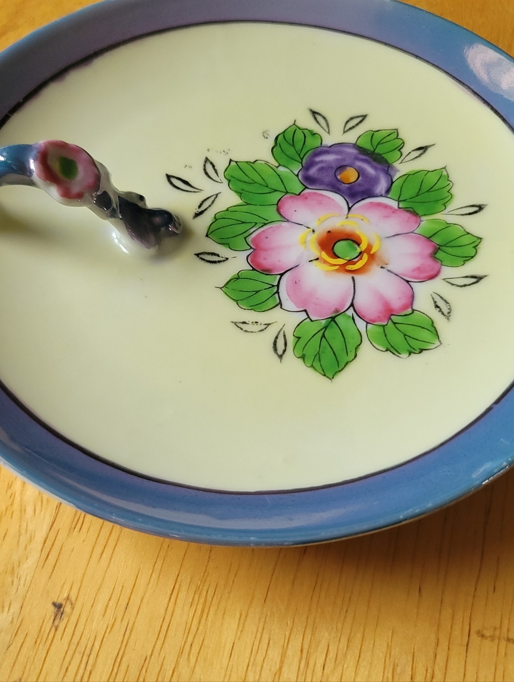 Vintage Japanese Lemon Luster Ware Plate. Blue Rim, Pink & Purple Flowers - Picture 2 of 10